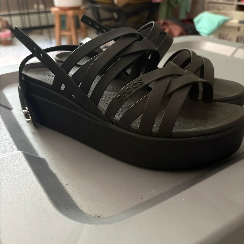 CROCS Women's Black Platform Strappy Sandal - Multi Strap